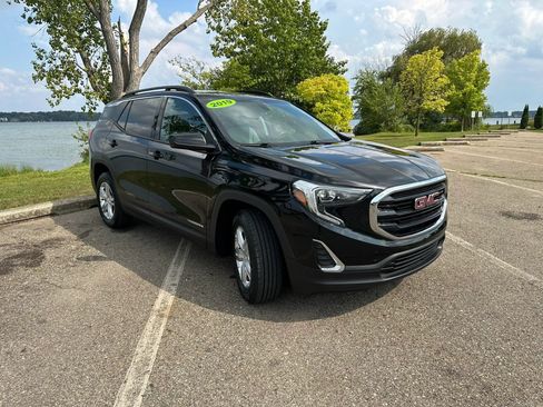 Used 2019 GMC Terrain SLE w/ Driver Convenience Package AWD/4WD image 3