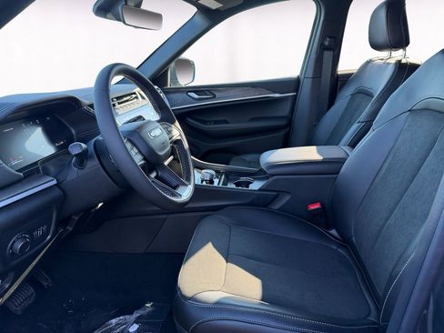 New 2026 Jeep Grand Cherokee Altitude image 9