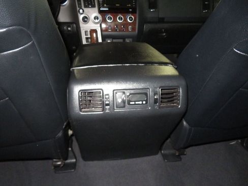 Used 2010 Toyota Tundra Limited w/ Platinum Pkg image 40