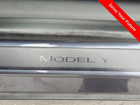 Used 2021 Tesla Model Y Long Range AWD/4WD image 17