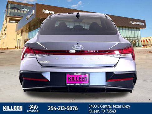 Used 2025 Hyundai Elantra Limited image 8