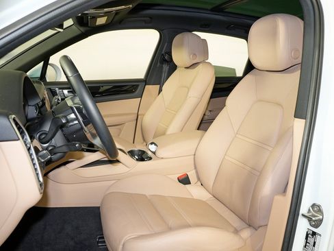 Certified 2022 Porsche Cayenne w/ Premium Package image 5