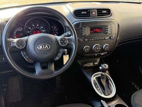 Used 2015 Kia Soul + image 10