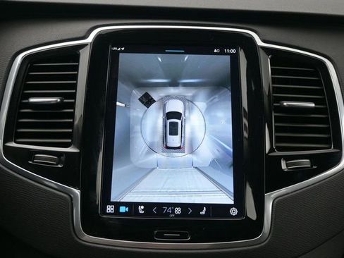 Used 2024 Volvo XC90 B6 Plus w/ Protection Package image 20