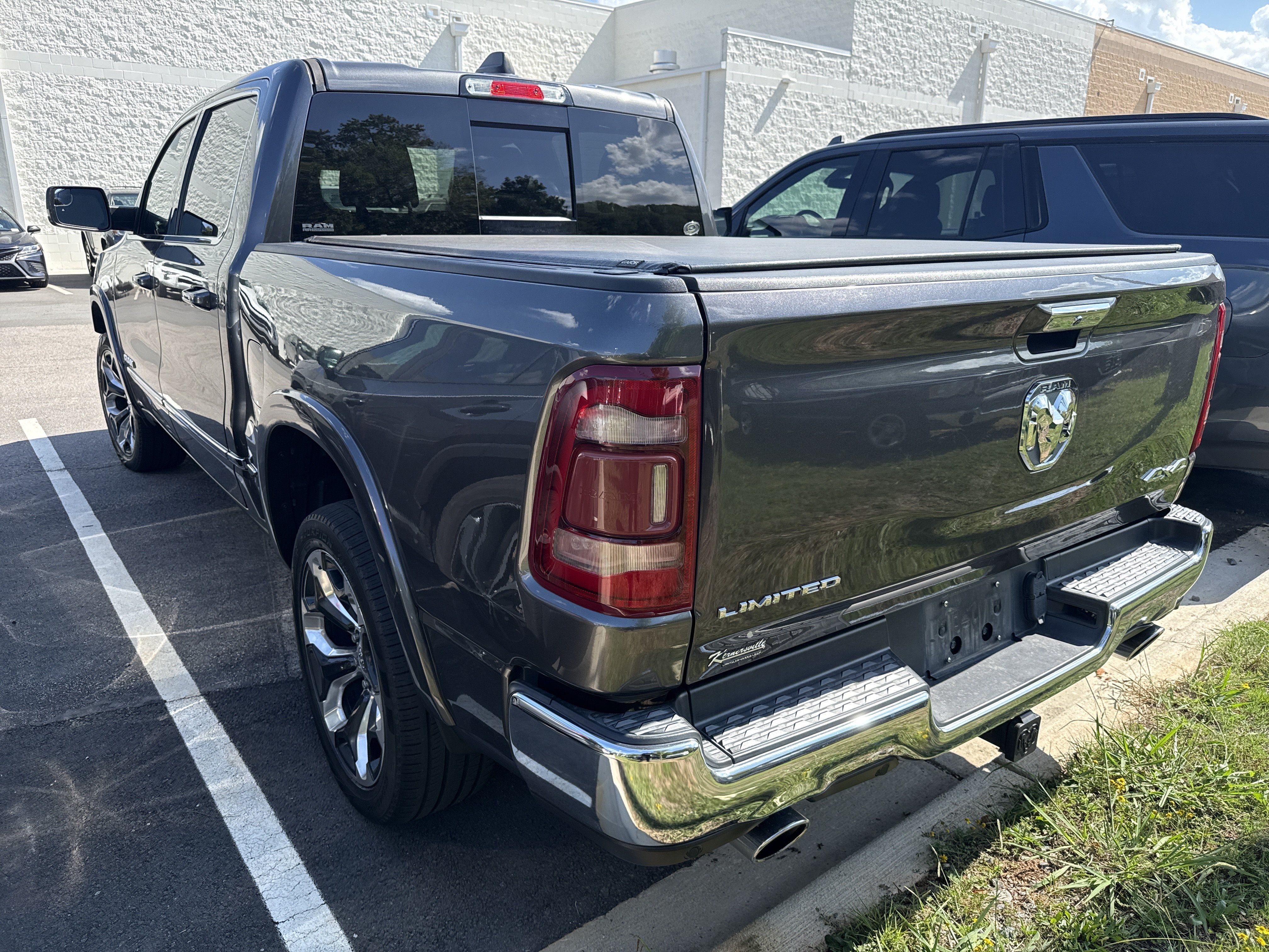 Used 2022 RAM 1500 Limited AWD/4WD image 6