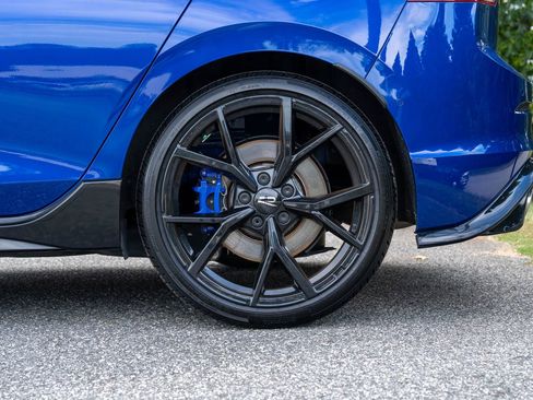 Used 2024 Volkswagen Golf R 2.0T image 10