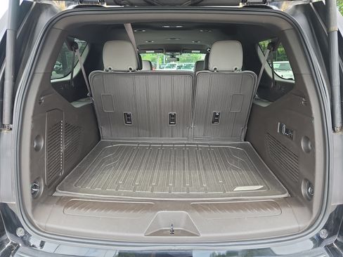 Used 2022 GMC Yukon XL SLT w/ SLT Luxury Package AWD/4WD image 13