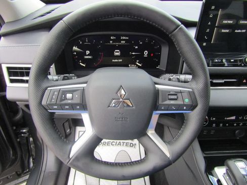 Used 2026 Mitsubishi Outlander SE FWD image 16