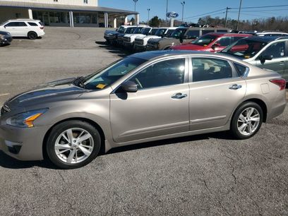 Used 2014 Nissan Altima 2.5 SV w/ Convenience Package