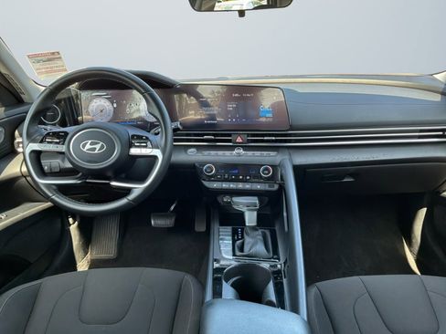Used 2025 Hyundai Elantra SEL FWD image 10