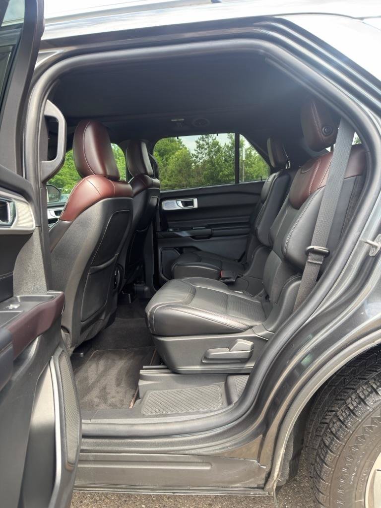Used 2020 Ford Explorer Platinum w/ Premium Technology Package AWD/4WD image 13