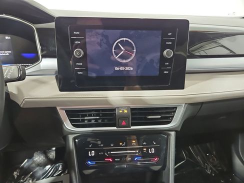Used 2025 Volkswagen Taos SE FWD image 19