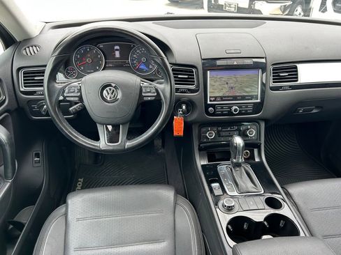 Used 2013 Volkswagen Touareg Sport AWD/4WD image 17