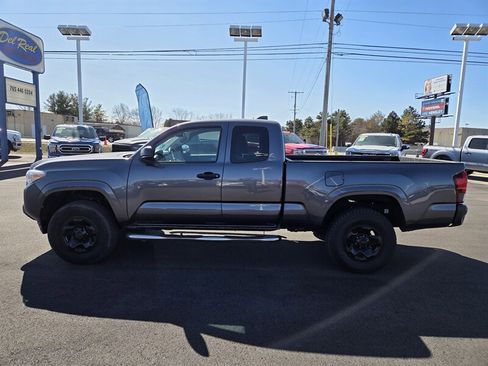 Used 2022 Toyota Tacoma SR image 6