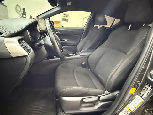 Used 2019 Toyota C-HR XLE FWD image 13