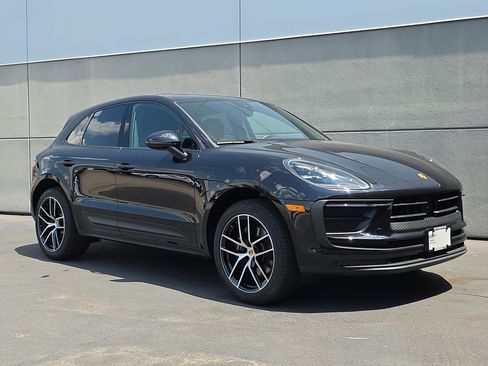 Used 2025 Porsche Macan AWD/4WD image 9