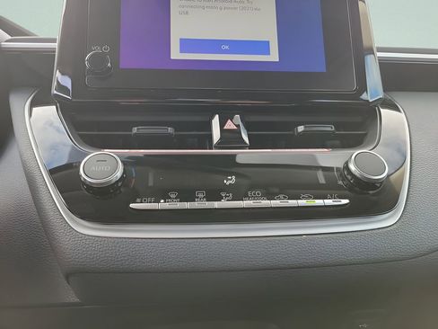 Used 2025 Toyota Corolla LE image 20