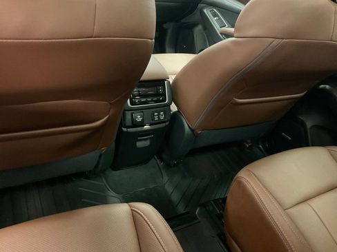 Used 2024 Subaru Ascent Touring AWD/4WD image 27