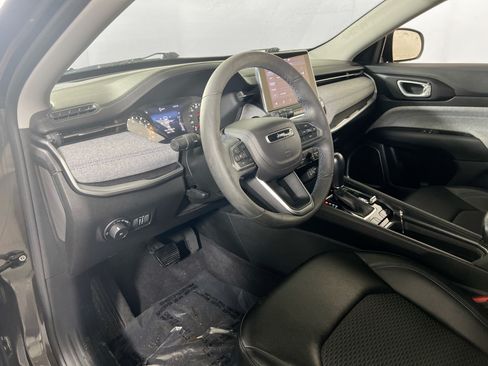 Used 2022 Jeep Compass Latitude AWD/4WD image 9