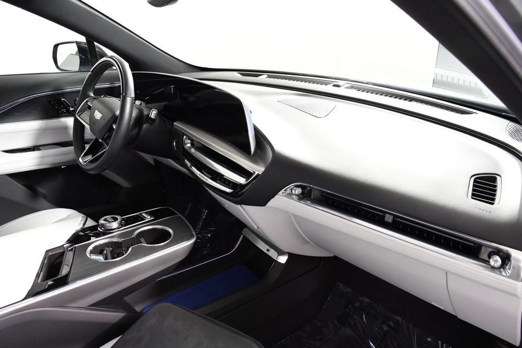Used 2024 Cadillac Lyriq Luxury RWD image 18