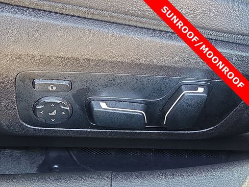 Used 2025 BMW M340i xDrive w/ Premium Package image 15