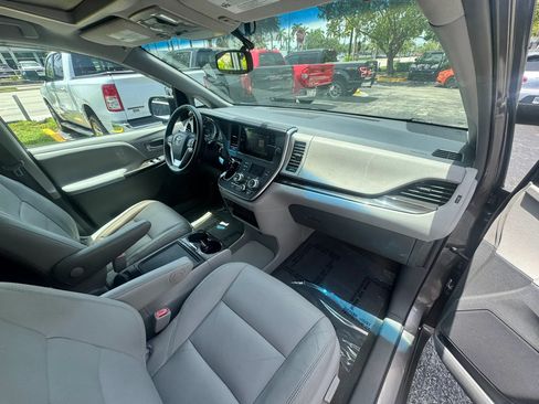 Used 2015 Toyota Sienna XLE w/ XLE Navigation Package FWD image 18