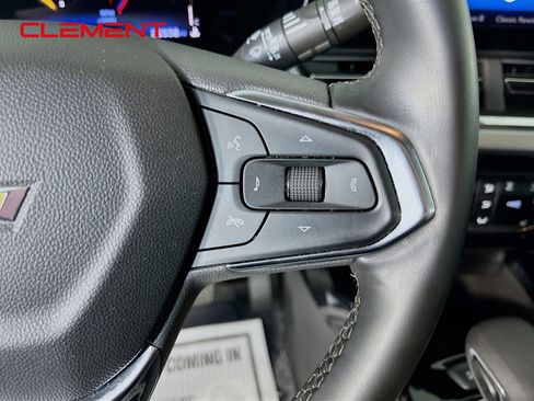 Used 2025 Chevrolet Trax LT w/ LT Convenience Package FWD image 17