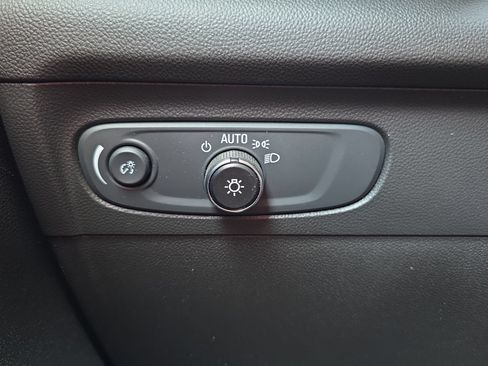 Used 2021 Buick Envision Essence FWD image 26