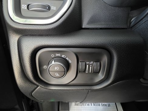 New 2026 RAM 2500 Laramie w/ Night Edition AWD/4WD image 15