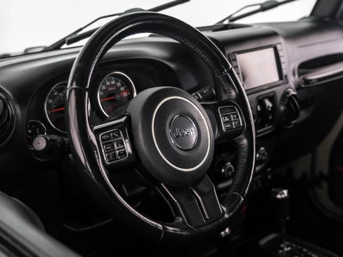 Used 2017 Jeep Wrangler Unlimited Rubicon AWD/4WD image 13