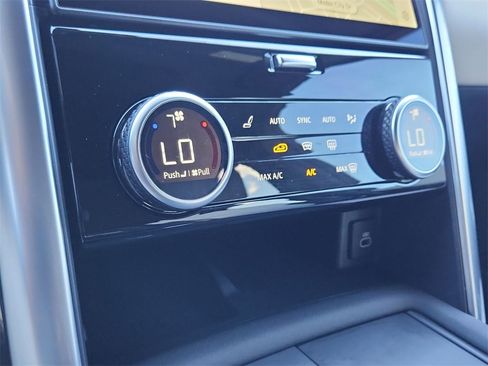 Used 2023 Land Rover Discovery S R-Dynamic image 17