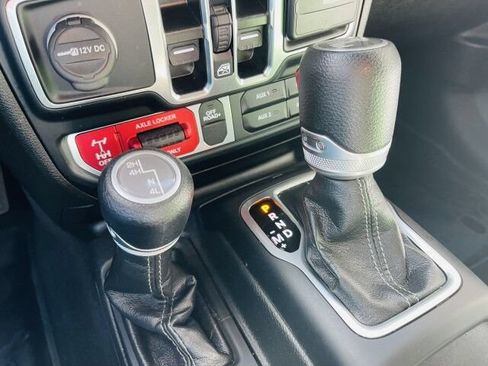 Used 2024 Jeep Wrangler Unlimited Sport AWD/4WD image 23