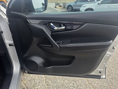 Used 2017 Nissan Rogue Sport SV image 15