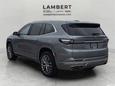 Used 2025 Buick Enclave Avenir image 8