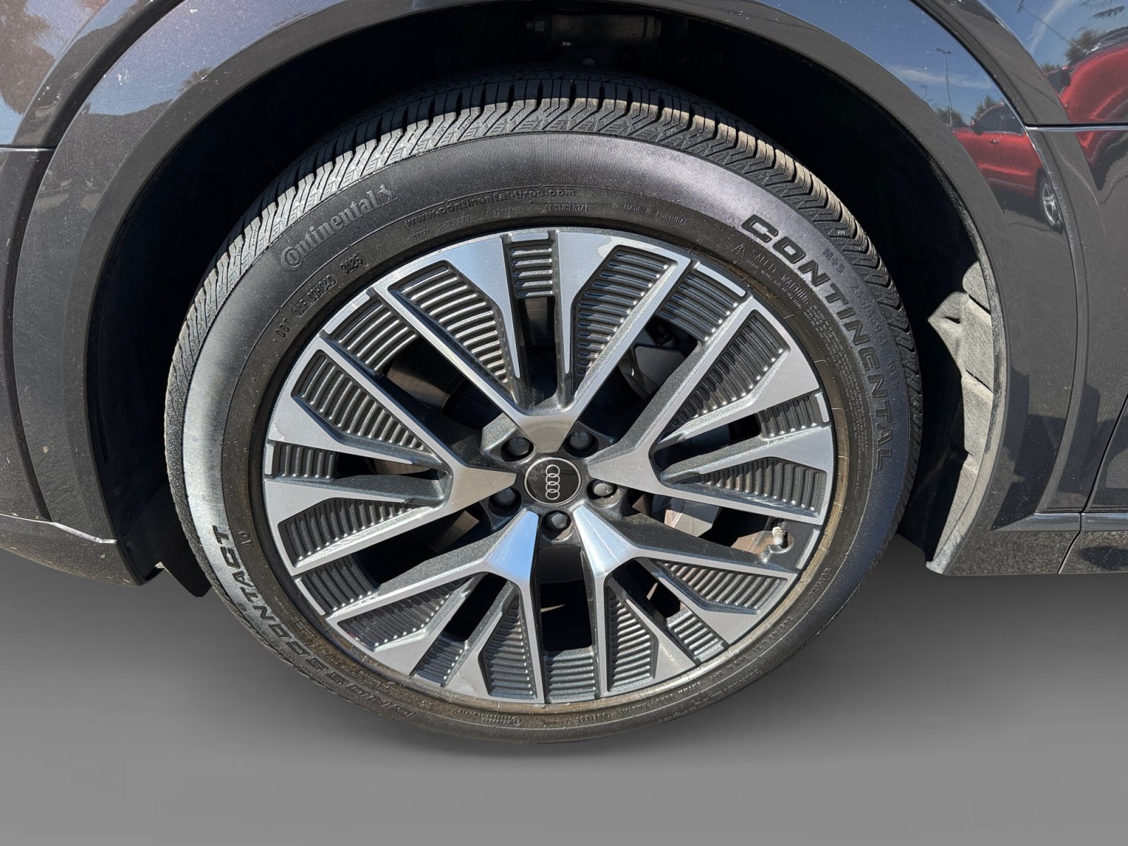 Used 2024 Audi Q8 e-tron Premium Plus AWD/4WD image 9
