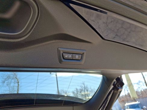 Used 2025 BMW X5 M60i w/ Executive Package image 32