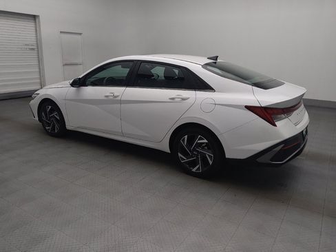 Used 2025 Hyundai Elantra SEL FWD image 3