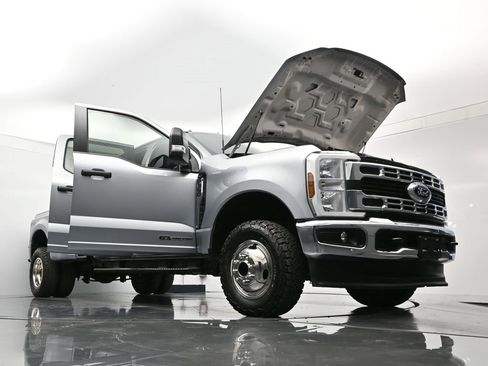 Used 2024 Ford F350 XLT image 46