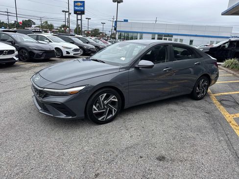 Used 2025 Hyundai Elantra SEL FWD image 4