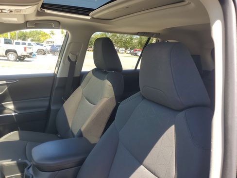 Certified 2025 Toyota RAV4 XLE w/ Convenience Package AWD/4WD image 18