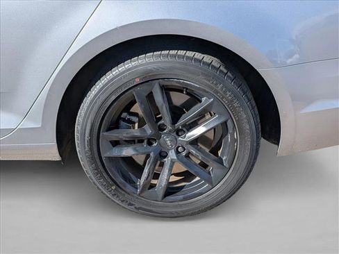 Used 2017 Audi A4 2.0T Premium image 9