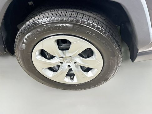 Certified 2021 Toyota RAV4 LE FWD image 9