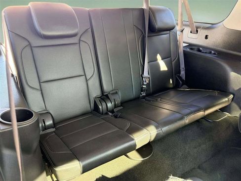 Used 2017 Chevrolet Suburban Premier image 19