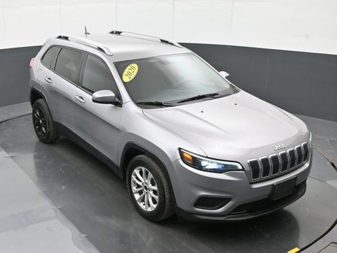 Used 2020 Jeep Cherokee Latitude w/ Cold Weather Group FWD image 33