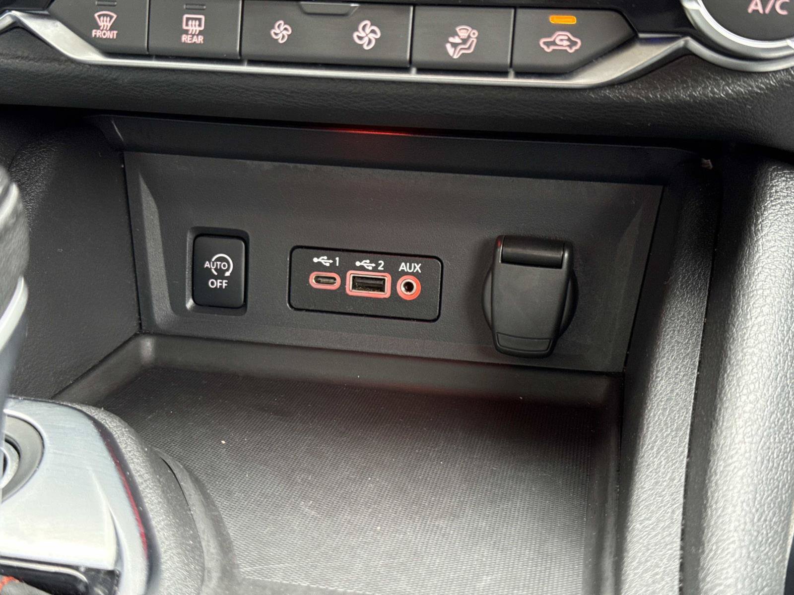 Used 2025 Nissan Sentra SR FWD image 12