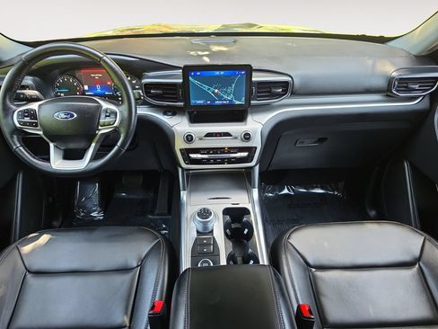 Used 2022 Ford Explorer XLT w/ Equipment Group 202A AWD/4WD image 10