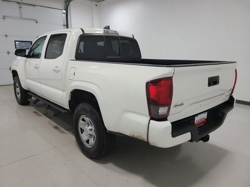 Used 2022 Toyota Tacoma SR AWD/4WD image 9