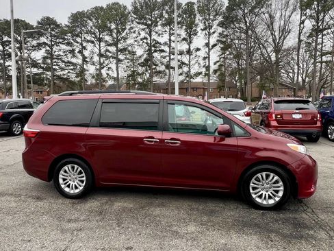 Used 2016 Toyota Sienna image 5