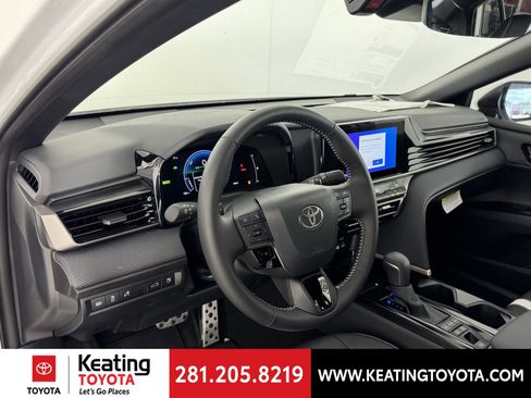 Used 2026 Toyota Camry SE FWD image 2