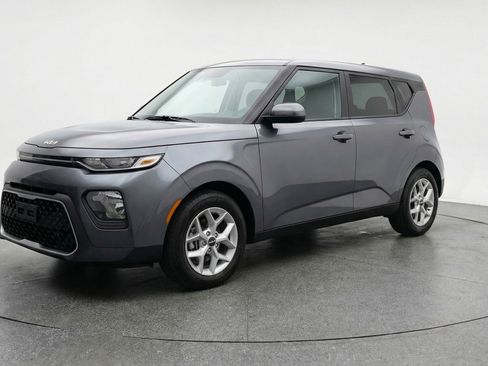 Used 2025 Kia Soul LX w/ LX Technology Package FWD image 3